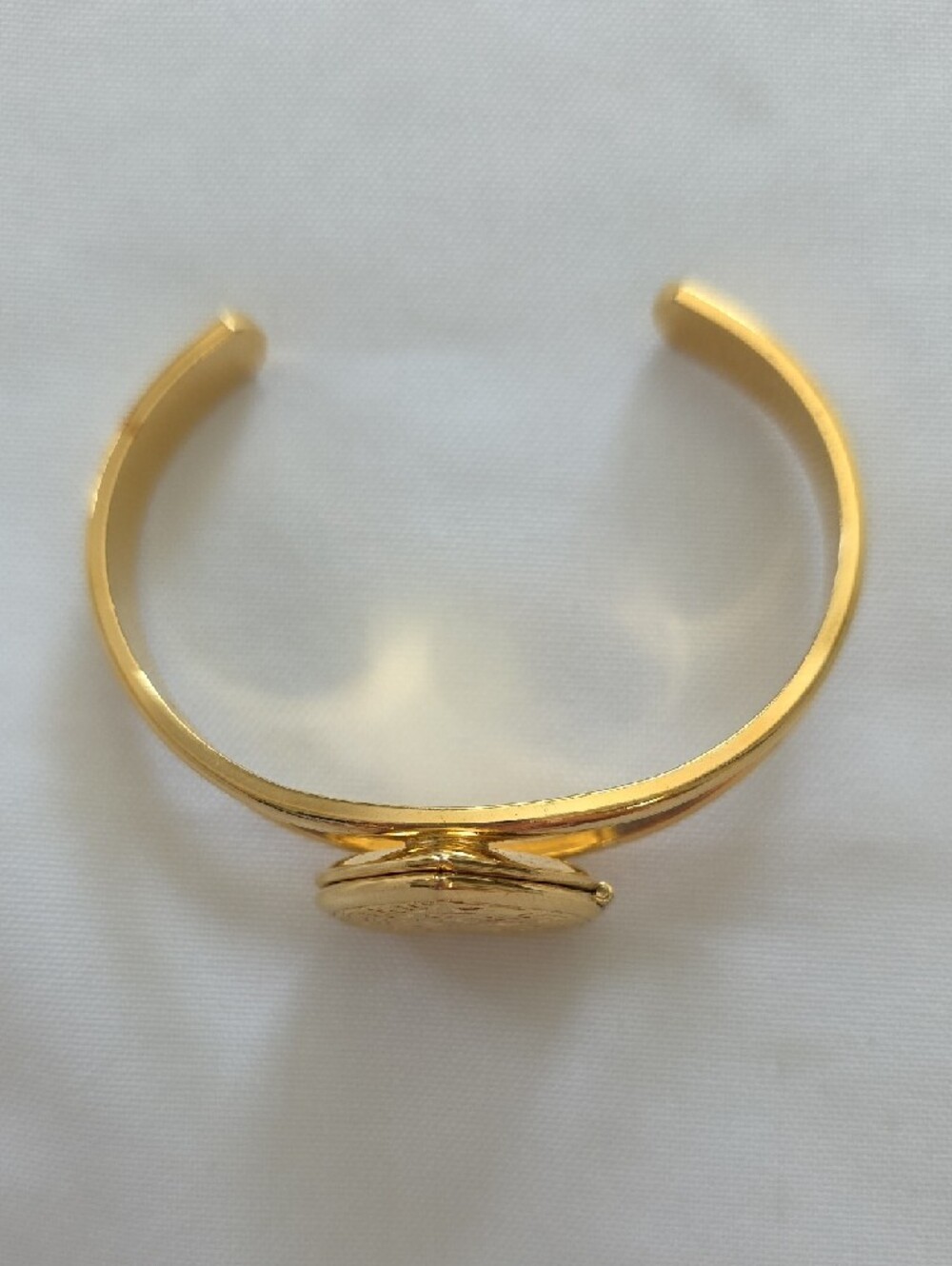 Avon Gold Plated Heart Locket Open Cuff Bracelet Vintage - Picture 7 of 9